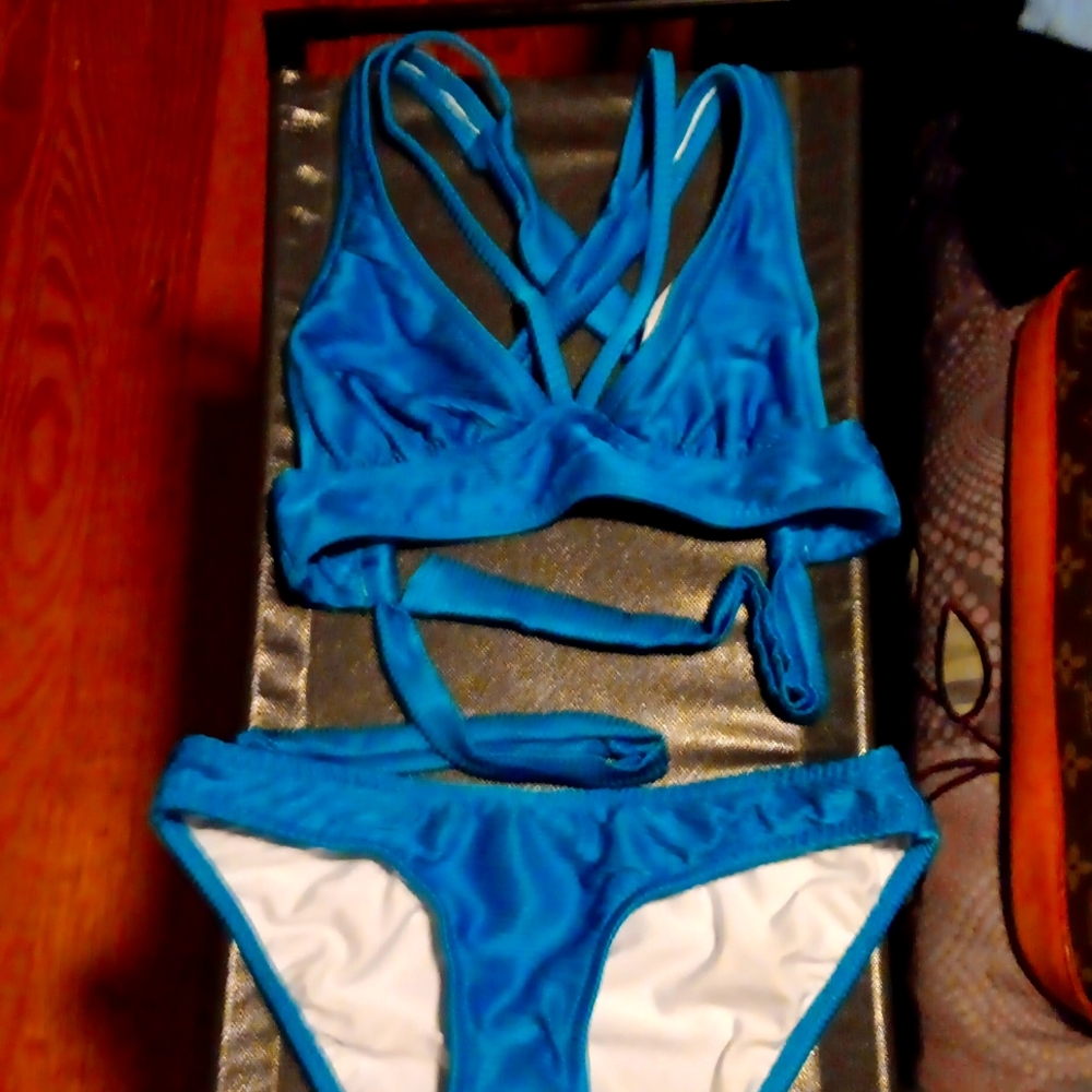 Nwot Never worn aqua color bikini criss cross in back with adjustable tie